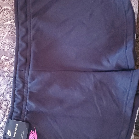 Nike Women's shorts - Picture 3 of 8